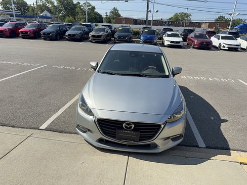 Used 2018 MAZDA MAZDA3 Touring FWD image 2