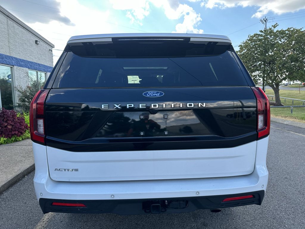 Used 2025 Ford Expedition Active AWD/4WD image 5