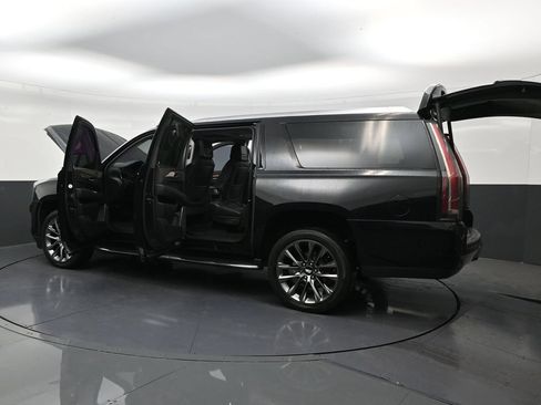 Used 2020 Cadillac Escalade ESV Luxury w/ Escalade Sport Edition RWD image 30