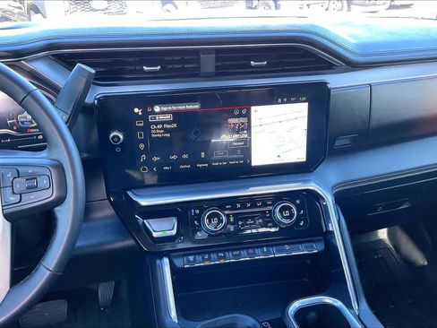 Used 2024 GMC Sierra 3500 Denali w/ Technology Package image 6