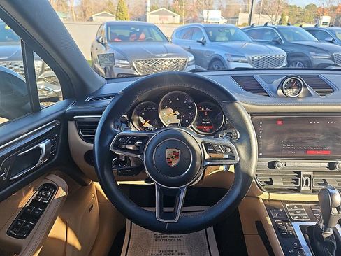 Used 2021 Porsche Macan image 19