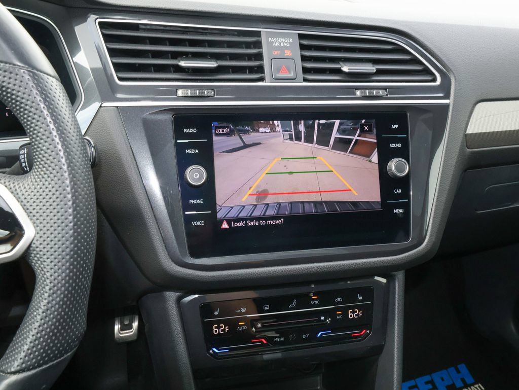 Certified 2024 Volkswagen Tiguan SE R-Line AWD/4WD image 19