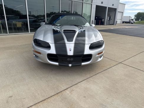 Used 2002 Chevrolet Camaro Z28 w/ SS Performance/Appearance Pkg RWD image 8