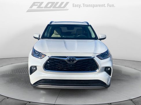 Used 2023 Toyota Highlander Platinum image 3