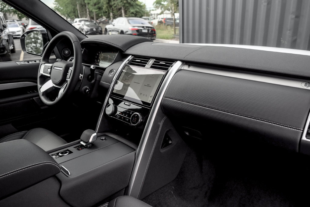 New 2026 Land Rover Discovery Limited Edition AWD/4WD image 22