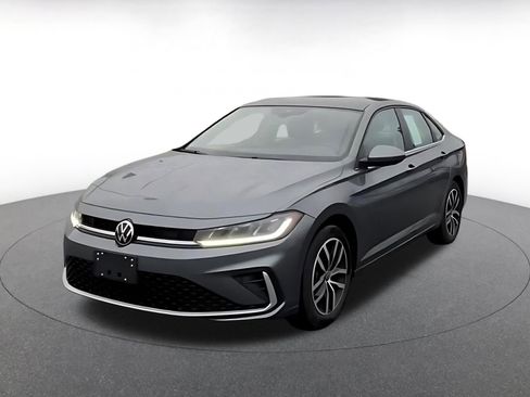 Used 2025 Volkswagen Jetta SE image 8