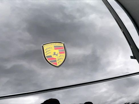 Used 2024 Porsche Cayenne AWD/4WD image 10