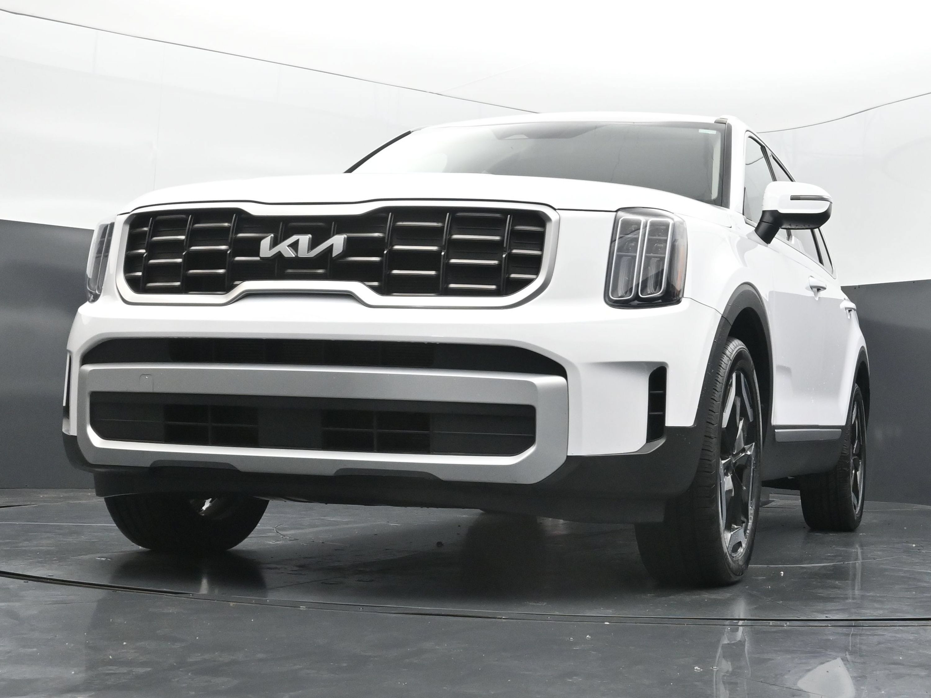 Used 2025 Kia Telluride S FWD image 35