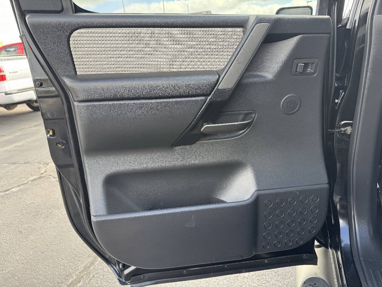 Used 2011 Nissan Titan PRO-4X AWD/4WD image 18