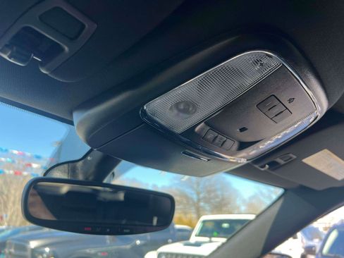 Used 2018 Jeep Grand Cherokee Altitude image 12