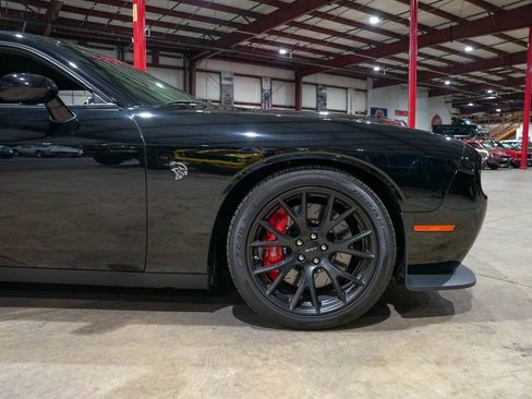 Used 2016 Dodge Challenger SRT Hellcat RWD image 11