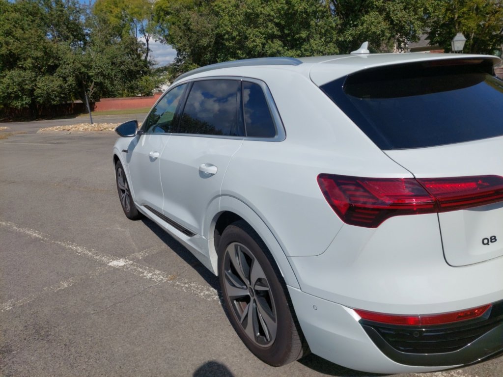Used 2024 Audi Q8 e-tron Premium Plus w/ Premium Plus Package AWD/4WD image 14