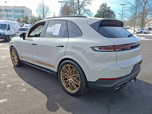 Used 2024 Porsche Cayenne S image 4