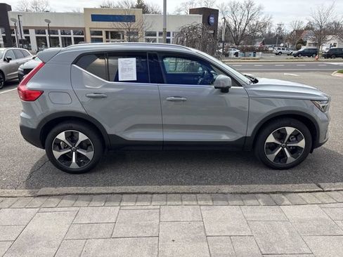 Used 2025 Volvo XC40 B5 Plus AWD/4WD image 6