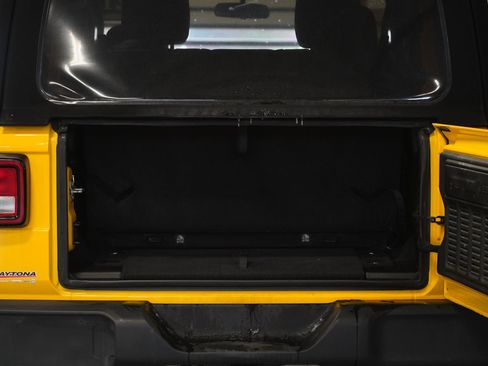 Used 2021 Jeep Wrangler Sport image 30