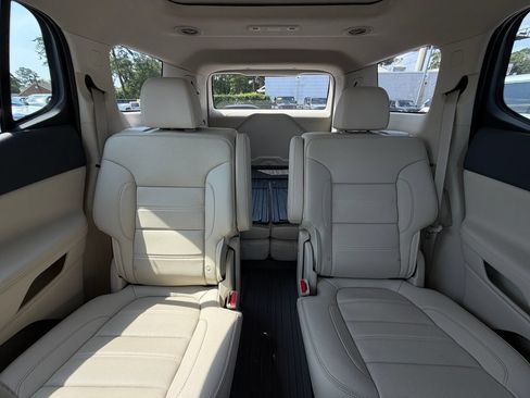 Used 2023 GMC Acadia Denali w/ Denali Ultimate Package FWD image 35