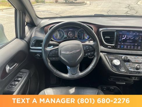 Used 2019 Chrysler Pacifica Touring-L FWD image 16