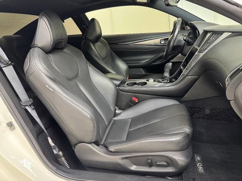 Used 2017 INFINITI Q60 3.0t w/ Premium Plus Package 3.0T image 24