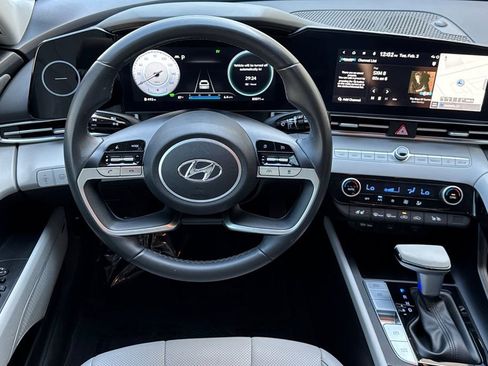 Used 2023 Hyundai Elantra Limited image 16