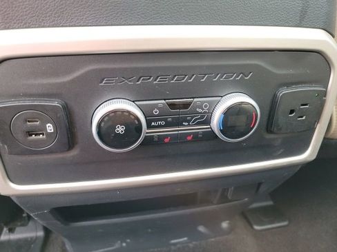 Used 2022 Ford Expedition Max Limited AWD/4WD image 12