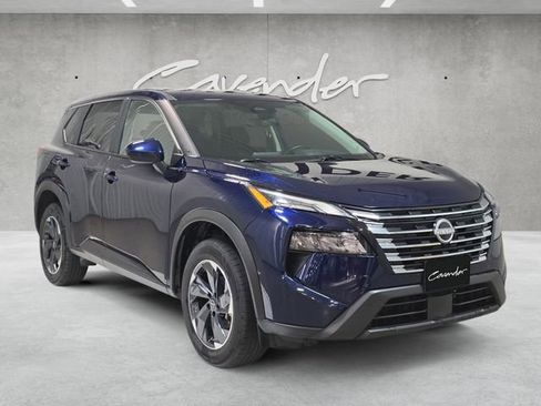 Used 2025 Nissan Rogue SV AWD/4WD image 2