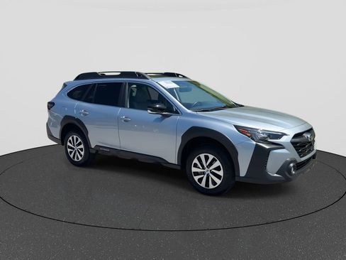 Certified 2025 Subaru Outback Premium AWD/4WD image 2