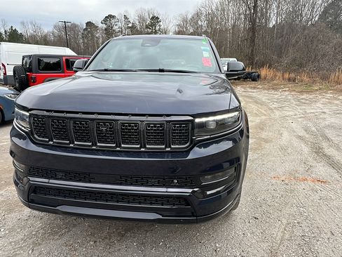 Used 2025 Jeep Grand Wagoneer Series II Obsidian w/ Quick Order Packagew 28T image 3