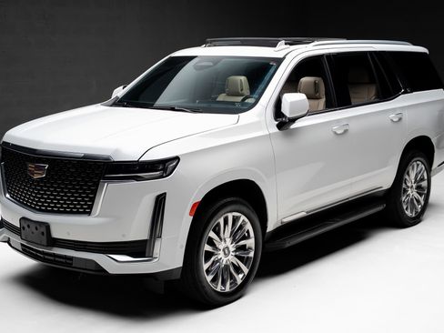 Used 2024 Cadillac Escalade Premium Luxury AWD/4WD image 5