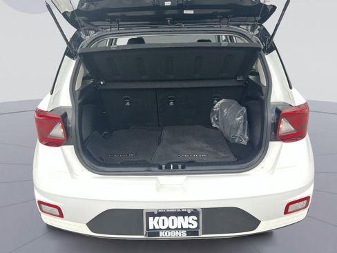 Used 2023 Hyundai Venue Limited image 24