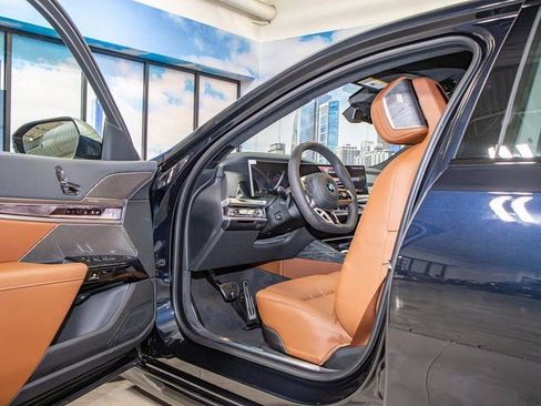 Used 2025 BMW 760i xDrive w/ Executive Package image 13