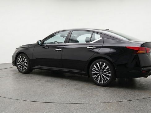 Used 2025 Nissan Altima 2.5 SV FWD image 6