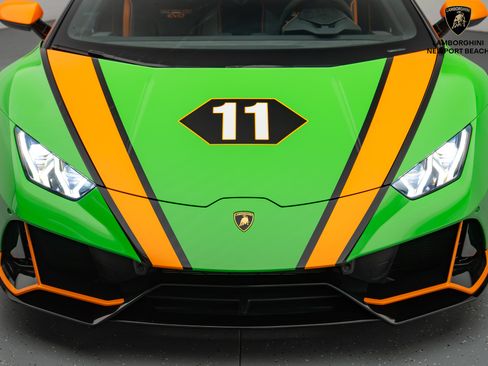 Used 2020 Lamborghini Huracan EVO image 12