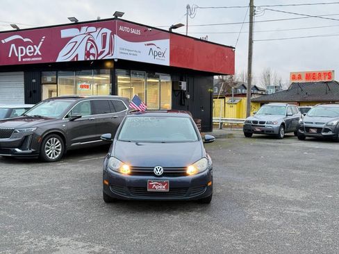 Used 2010 Volkswagen Golf 2-Door image 4