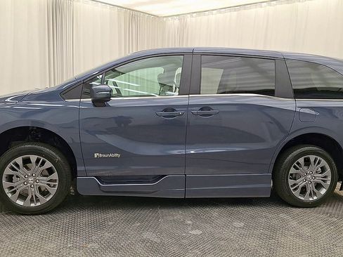 Used 2026 Honda Odyssey Touring image 11