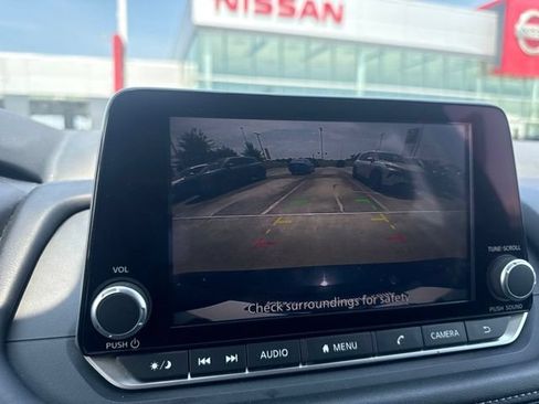 Used 2025 Nissan Rogue SV FWD image 30