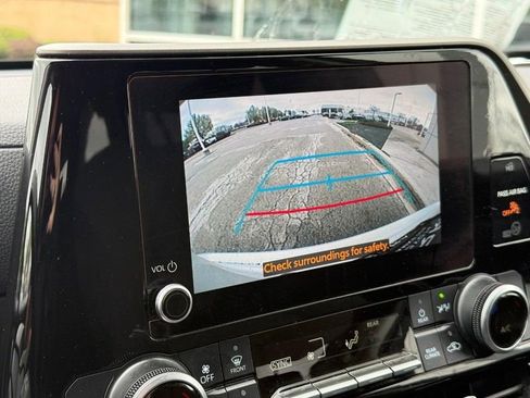 Used 2023 Toyota Highlander LE FWD image 25
