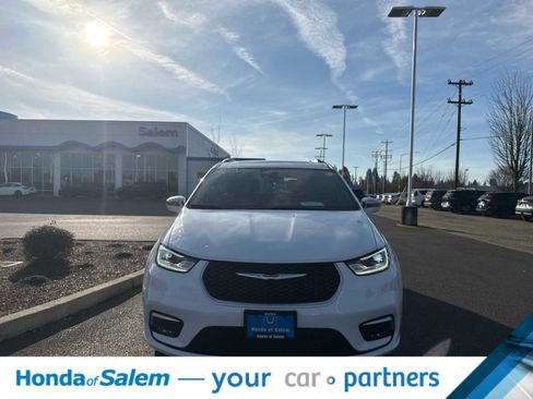 Used 2022 Chrysler Pacifica Pinnacle image 6