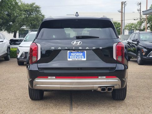 Certified 2025 Hyundai Palisade Calligraphy FWD image 6
