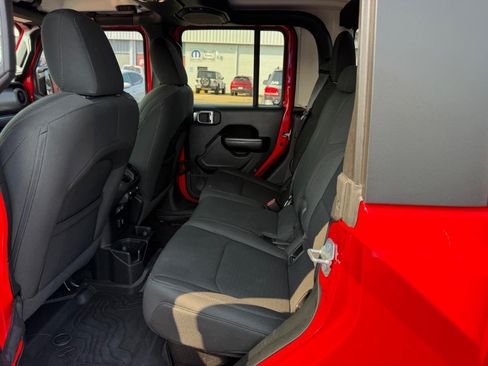 Used 2021 Jeep Gladiator Sport AWD/4WD image 9
