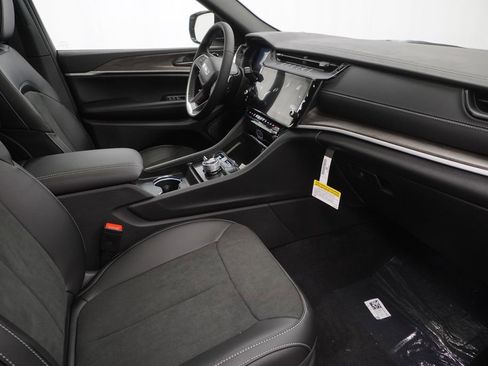 New 2026 Jeep Grand Cherokee Altitude AWD/4WD image 34