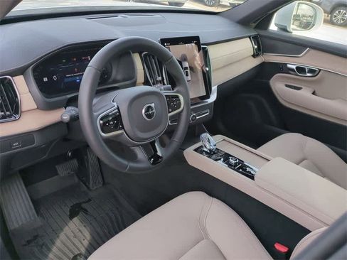 New 2026 Volvo XC90 B6 Plus image 2