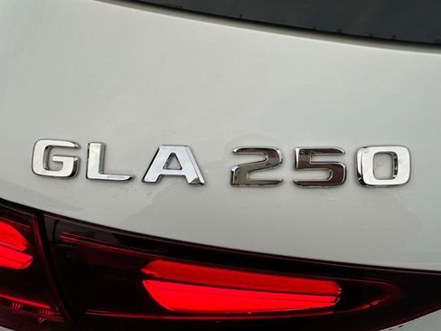 Used 2026 Mercedes-Benz GLA 250 4MATIC image 9