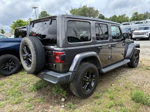 Used 2021 Jeep Wrangler Unlimited Sahara AWD/4WD image 8