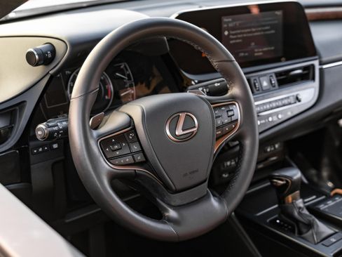 Used 2022 Lexus ES 350 w/ Premium Package image 15