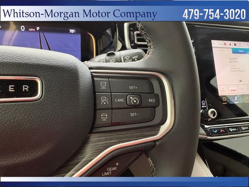Used 2023 Jeep Wagoneer L Series II AWD/4WD image 18