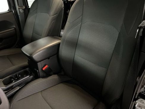 Used 2023 Jeep Gladiator Sport image 19