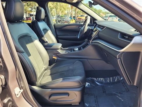 Certified 2025 Jeep Grand Cherokee L Altitude image 20