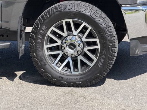 Used 2017 Ford F250 Lariat w/ Lariat Ultimate Package AWD/4WD image 14