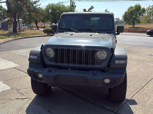 Used 2025 Jeep Wrangler Unlimited Sport AWD/4WD image 3