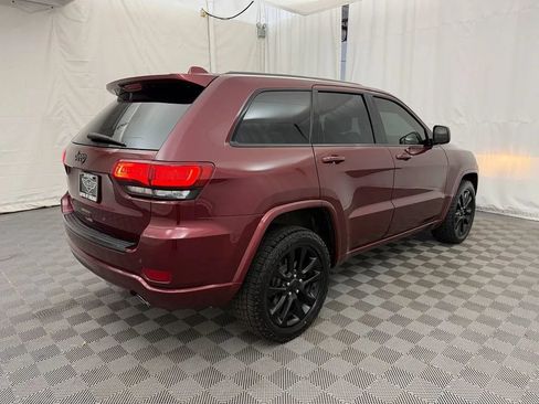 Used 2017 Jeep Grand Cherokee Altitude AWD/4WD image 5